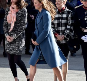 Πριγκίπισσα Κέιτ: Με εντυπωσιακό μπλε ρουά παλτό & ζεστά χαμόγελα διανύει τον 6ο μήνα της χειμωνιάτικης εγκυμοσύνης της! (φωτό)