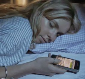 Μην τσεκάρεις το κινητό σου πριν κοιμηθείς - Δες γιατί! 