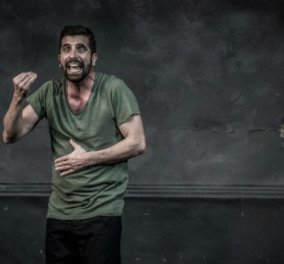 Δωρεάν θέατρο με το eirinika: Ο Θανάσης Βισκαδουράκης στον σαρωτικό κωμικό μονόλογο «Caveman» στο Coronet