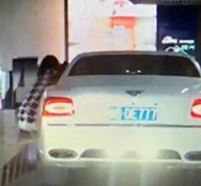 Βίντεο: Ξεχασιάρα οδηγός βγήκε χωρίς να τραβήξει το χειρόφρενο από την πανάκριβη Bentley της - Δείτε τι έγινε μετά... 
