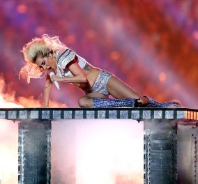 Super Bowl - Super Lady Gaga: Κρεμασμένη στον αέρα έκανε  σόου & χαιρέτησε την μαμά & τον μπαμπά της! Φώτο - Βίντεο 