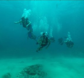 Ταξίδι μακρινό ως την Τζαμάϊκα: ο Άκης Πετρετζίκης κάνει υποβρύχιο ψάρεμα στο εξωτικό νησί – φωτό