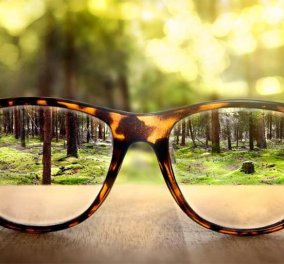 Φοράτε γυαλιά; Τότε είστε πιο έξυπνοι - Να τι λέει η μελέτη για τη γενετική προδιάθεση των διοπτροφόρων