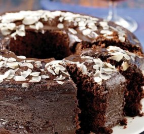 Πανεύκολο & πεντανόστιμο! Κέικ κακάο µε γλάσο σοκολάτας από την μοναδική Αργυρώ Μπαρμπαρίγου