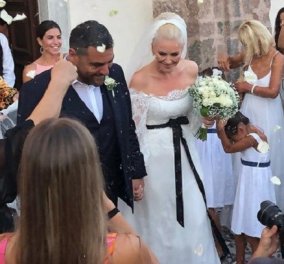 "Και  έσονται οι δυο εις σάρκαν μια":  Ελισάβετ Μουτάφη - Μάνος Νιφλής : Ο ονειρεμένος γάμος στη Σαντορίνη (φώτο -βιντεο)
