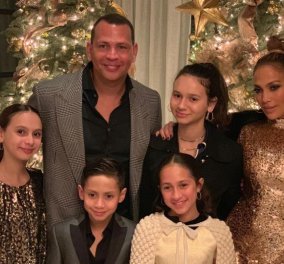 H Jennifer Lopez συν ο έρωτάς της, συν τα παιδιά τους σε μια νέα οικογενειακή φωτό