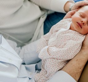 Γεννήθηκε το πρώτο μωρό στην Ελλάδα από... τρεις βιολογικούς γονείς