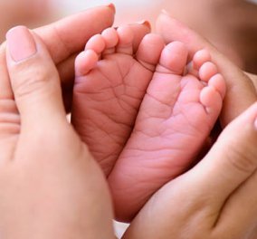 Παγκόσμια ιατρική πρωτιά για την Ελλάδα - Γέννηση του πρώτου παιδιού με τη μέθοδο "Μεταφοράς Μητρικής Ατράκτου"