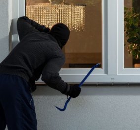 Διαρρήκτες αποκαλύπτουν 10 πράγματα που διώχνουν ή αποθαρρύνουν τους κλέφτες να μπουν σε ένα σπίτι