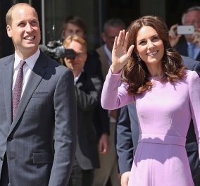Kate Middleton: Με σικάτο μπλε ταγιέρ παρέα με τα πεθερικά της - Το κυπαρισσί παλτό της Καμίλα (φωτό)
