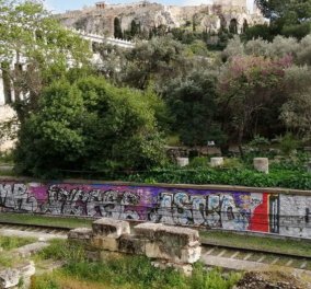Good news: Σβήνουν τα αντιαισθητικά γκραφίτι στο Θησείο και στους σταθμούς του Ηλεκτρικού (φωτό)