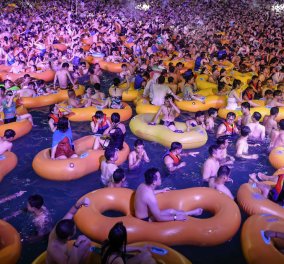 Απίστευτες εικόνες από την Wuhan: Στο σημείο μηδέν του κορωνοϊού κάνουν pool party με χιλιάδες άτομα - Χωρίς μάσκες & αποστάσεις, ο ένας πάνω στον άλλο (φωτό - βίντεο)