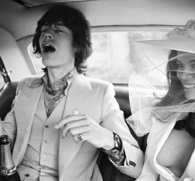 Mick & Bianca Jagger: To μυθικό stylish ζευγάρι των 70'ς - Η νύφη με το αξεπέραστο λευκό σακάκι χωρίς σουτιέν - Σπάνιες φώτο 