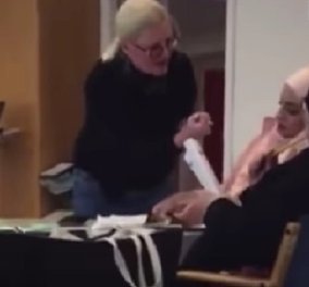 «Ξέρεις τι είναι το πέος; Πες τοοο»: Σουηδέζα καθηγήτρια ουρλιάζει σε μουσουλμάνα μαθήτρια & τρομοκρατεί μια άλλη (βίντεο)