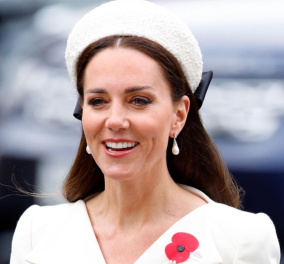 Η πριγκίπισσα Κέιτ Μίντλετον με κατάλευκο σύνολο: Ζαχαρί μαντώ & ασορτί καπέλο πλάι στον ''επίσημο'' πρίγκιπα William