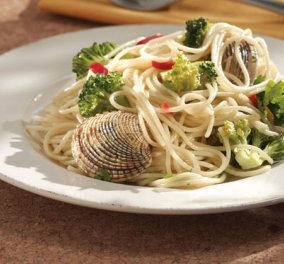 Η Αργυρώ Μπαρμπαρίγου σε μια εκπληκτική συνταγή: Σπαγγέτι με κυδώνια -Μυρίζει θάλασσα  