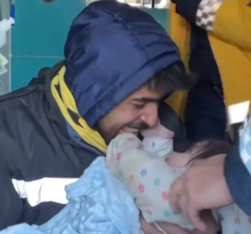 Σεισμός στην Τουρκία: Διέσωσαν μωρό 1,5 έτους & την μητέρα του μετά από 55 ώρες - Το θήλασε για να παραμείνει ζωντανό 