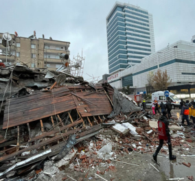 Τουρκία: Φόβοι για εκατόμβες νεκρών μετά τον τρομακτικό σεισμό 7.7 Ρίχτερ - Χτύπησε και τη Συρία που μετρά ήδη 110 θανάτους (φωτό & βίντεο)
