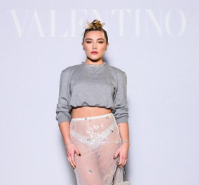 Florence Pugh: Η απόλυτη διαφάνεια στην ωραιότερη φούστα που είδαμε φέτος - στην επίδειξη του Valentino