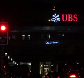 H Credit Suisse έγινε UBS: To mega deal των 3,2 δισ. που επιχειρεί να κατευνάσει τις αγορές – Περιμένουν να ανοίξουν τα χρηματιστήρια