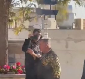 Απίστευτο viral βίντεο! Κύπριος το έριξε στο... χορό με τη σούβλα στο κεφάλι! - Δείτε το