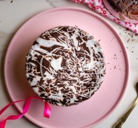 Ντίνα Νικολάου: Cheesecake με δύο σοκολάτες - το αγαπημένο γλυκό σε ακόμα πιο νόστιμη εκδοχή