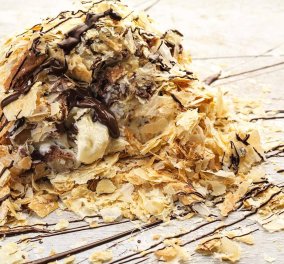 Αργυρώ Μπαρμπαρίγου: Μπόμπα σφολιάτας (μιλφέιγ) με παγωτό και σοκολάτα