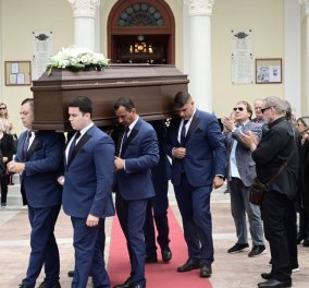 Γιάννης Βογιατζής: Το τελευταίο αντίο είπαν σήμερα στον αγαπημένο τραγουδιστή - Ποιοι πήγαν στην κηδεία (φωτό)