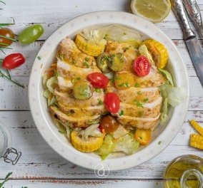 Αργυρώ Μπαρμπαρίγου: Σαλάτα μεσογειακή με ζουμερό ψητό κοτόπουλο στο πι και φι