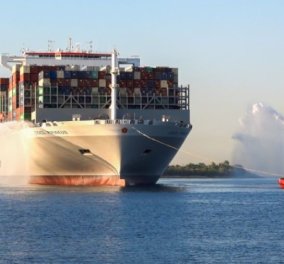 Στον Πειραιά το μεγαλύτερο Container ship στον κόσμο - Το 400 μέτρων "OOCL Piraeus", μεταφέρει 24.188 "κιβώτια" (φωτό & βίντεο)