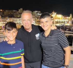 Δεν μπορεί να χορτάσει την Ελλάδα ο Τομ Χανκς: Βρέθηκε στην Κάρπαθο - Έκανε βόλτα στα Πηγάδια & πόζαρε με φανς (φωτό - βίντεο) 