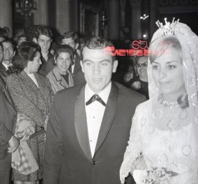 Vintage φωτό από το γάμο της αείμνηστης Βίκυς Μοσχολιού με τον Μίμη Δομάζο - Σαν Σήμερα έφυγε η σπουδαία τραγουδίστρια