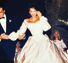 Καλλονή η Σήλια Κριθαριώτη την ημέρα του γάμου της πριν 22 χρόνια - Ε αυτό είναι το ωραιότερο νυφικό που έχουμε δει! (φωτό)