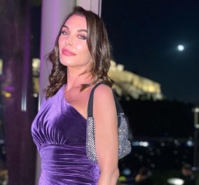 Η Τατιάνα Στεφανίδου έκανε την πιο glam εμφάνιση: Με μοβ velvet dress & ασημί τσαντάκι - Πάρτι με θέα την Ακρόπολη