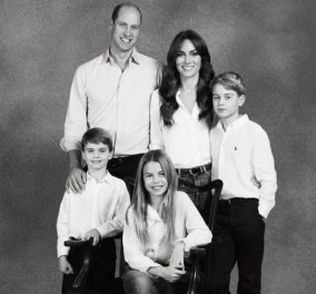 Η επίσημη χριστουγεννιάτικη φωτό του Πρίγκιπα Γουίλιαμ & της Κέιτ - Με απλό look ποζάρουν μαζί με τα 3 παιδάκια τους 