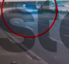 Βίντεο-Ντοκουμέντο: Η τρελή πορεία του αυτοκινήτου στη Βούλα που σκοτώθηκαν δύο 19χρονα παιδιά – Χτυπά σε δέντρο, κολόνα φωτισμού, μαντρότοιχο, κόβεται στα 3  - Κυρίως Φωτογραφία - Gallery - Video