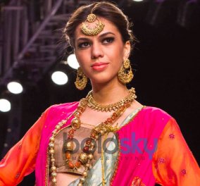 Υπέροχα κυρίες μου: Εκθαμβωτική σε χρώματα και παράδοση εβδομάδα μόδας κοσμημάτων  στην Ινδία  (φωτογραφίες) - Κυρίως Φωτογραφία - Gallery - Video
