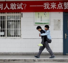 Συγκινητικό story: Έφηβος στην Κίνα κουβαλούσε τον ανάπηρο φίλο & συμμαθητή του στις πλάτες για τρία χρόνια