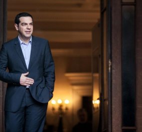 Guardian: Ο Τσίπρας στη θέση που κανείς δεν θα ήθελε να βρεθεί - Grexit ή θα προδώσει την ιδεολογία του;