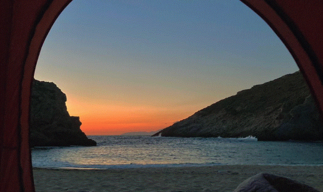Φωτό ημέρας η μαγική στιγμή του ηλιοβασιλέματος σε παραλία της Εύβοιας - κλικ από @george_tsoumanis