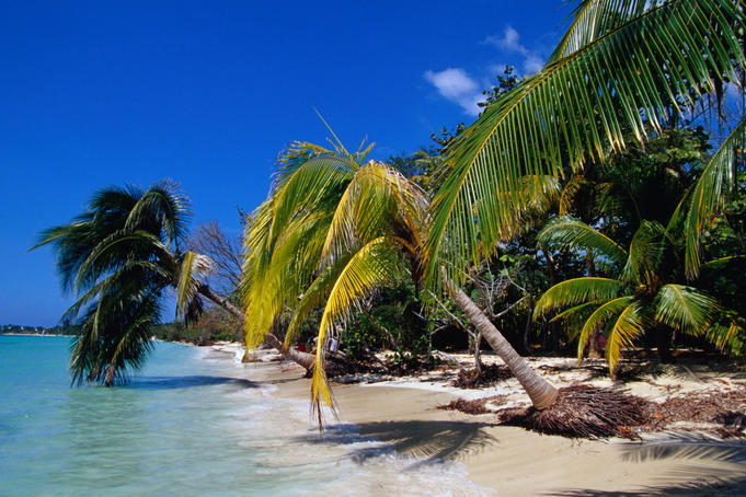 Ταξίδι στην Τζαμάικα με τις ατελείωτες αμμουδιές & τα καταπράσινα νερά της | eirinika.gr