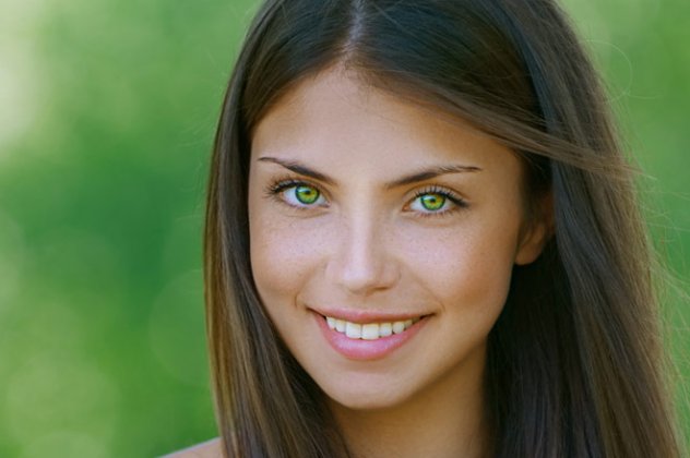 Αποτέλεσμα εικόνας για όμορφη γυναίκα με πρασινα ματια"