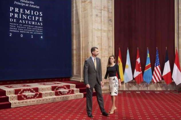 Η επιτομή του chic και της ομορφιάς: Ο Πρίγκιπας Φελίπε και η Πριγκίπισσα Λετίσια της Ισπανίας για μια ακόμη φορά απένειμαν τα βραβεία «Premios Principe De Asturias 2014»! - Κυρίως Φωτογραφία - Gallery - Video