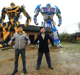 Κίνα: Πατέρας & γιος φτιάχνουν... Transformers από πεταμένα μέταλλα και κερδίζουν 160.000 $ τον χρόνο! (φωτό)