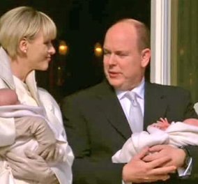 O Πρίγκηπας Αλβέρτος του Μονακό & η Σαρλήν βγήκαν στο μπαλκόνι του παλατιού με τα μωρά τους και από κάτω έγινε χαμός από το πλήθος! 