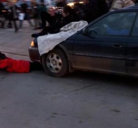 Απίστευτο βίντεο - Αυτοκίνητο παρασύρει διαδηλωτές και δέχεται λυσσασμένη επίθεση στο Φέργκιουσον!