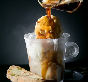Αχ! Βρε Στέλιο… Φανταστικό παγωτό βανίλια με ζεστό espresso