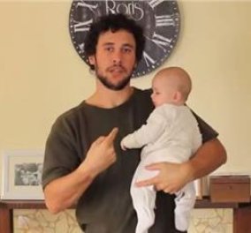 17 τρόποι για να κρατήσεις ένα μωρό στο πιο τρυφερό βίντεο ever! Ποιος σου ταιριάζει;‏