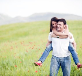 5 συνήθειες που έχουν τα ευτυχισμένα ζευγάρια: Από το τακτικό σεξ ως το σπάνιο σούσι‏
