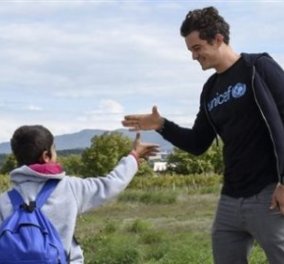 Ο διάσημος ηθοποιός Ορλάντο Μπλουμ με πρόσφυγες στα ελληνο-σκοπιανά σύνορα - Φώτο - Βίντεο 